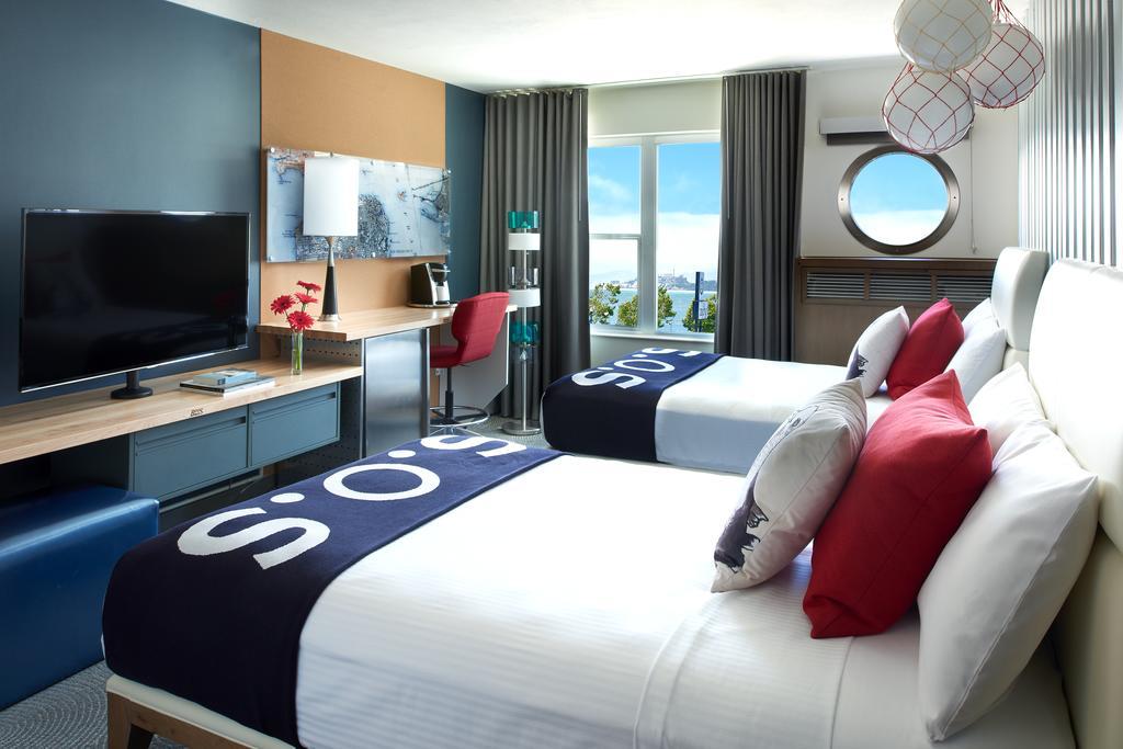 Habitación Doble Deluxe con vistas parciales a la bahía y balcón