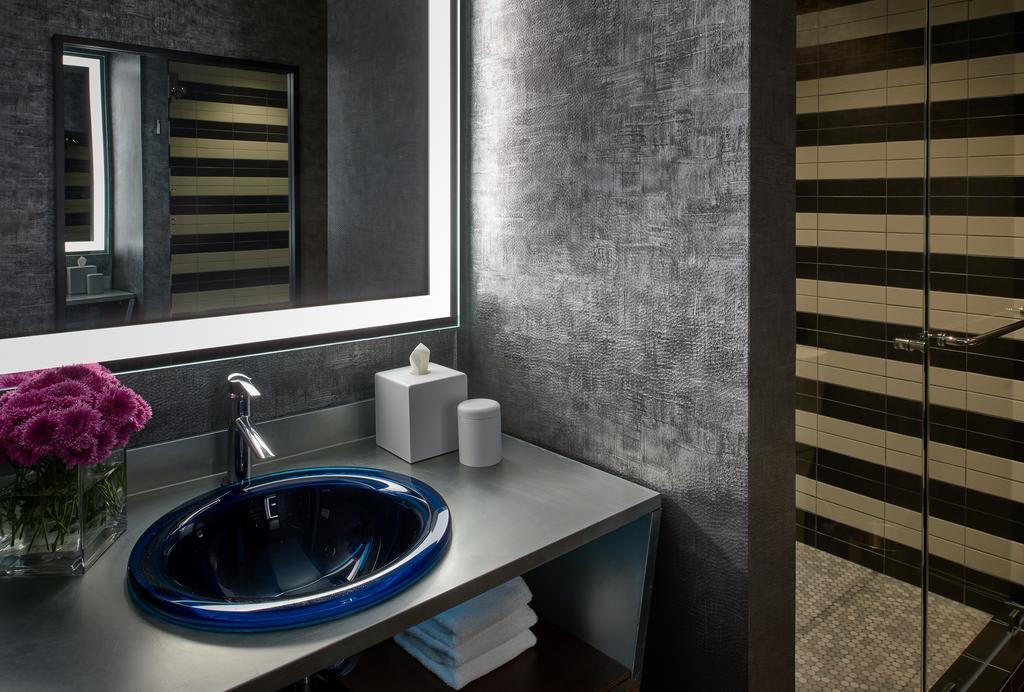 Suite Premium con salón, cama grande y vistas al mar